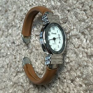 Xandu women’s‎ vintage dainty tan/silvwr bangle brac watch one size
